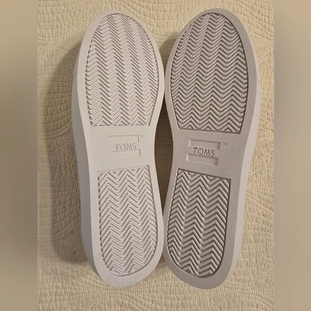NIB TOMS Ladies Parker Textured Linen Cream Slip-On Shoes
